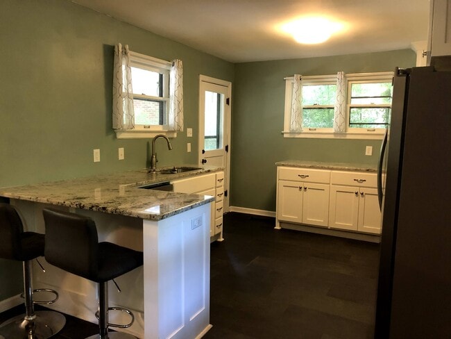 Building Photo - Branch