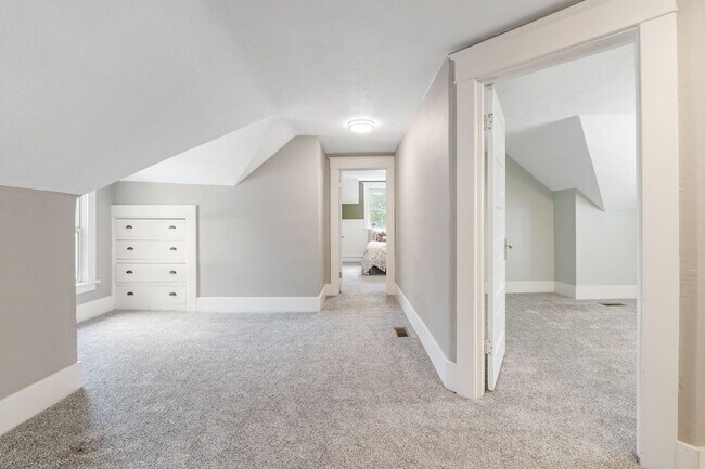 Building Photo - Charming Home in Spokane’s Heart – Unfurnished