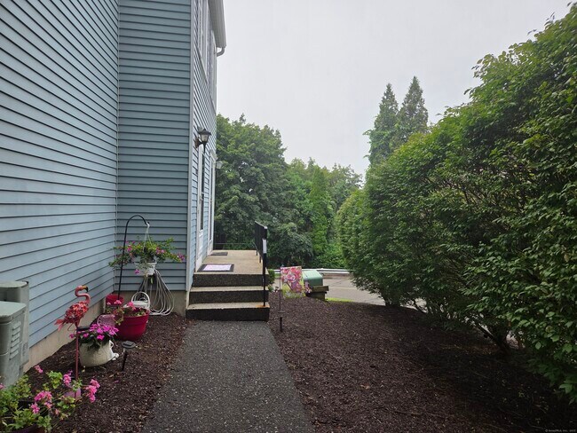 Primary Photo - 55 Mill Plain Rd