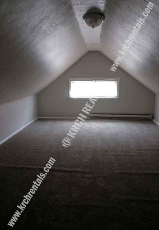 Building Photo - 3-Bed Home with Fireplace and Detached Garage