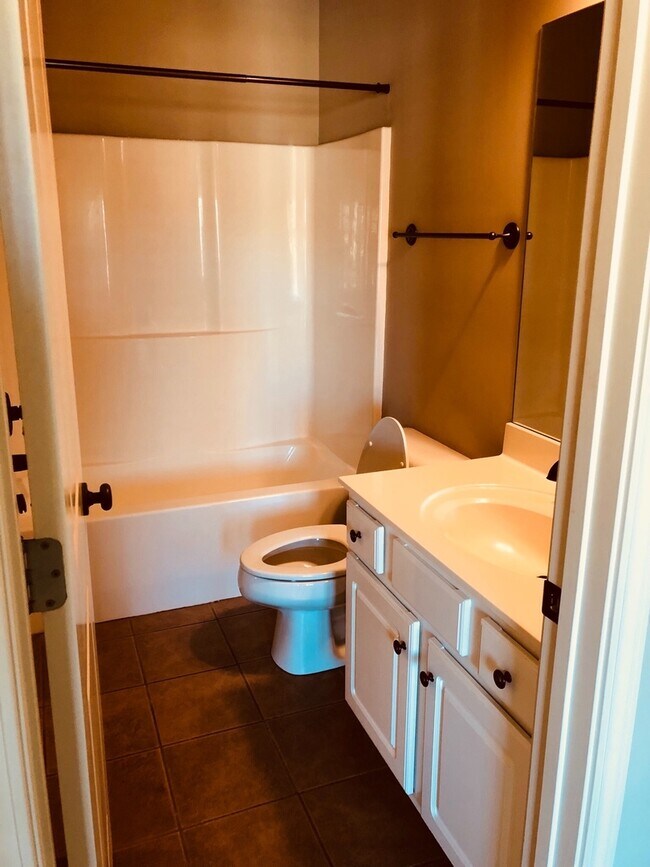 Building Photo - Townhome For Rent in Edenton Subdivision! ...