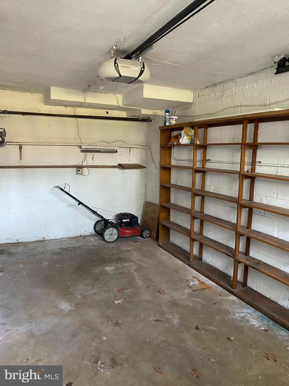 Building Photo - 716 N Overlook Dr