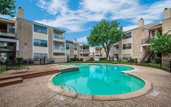 Building Photo - 2750 Holly Hall St