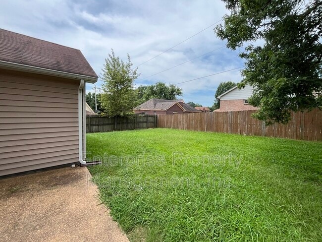 Building Photo - 5503 Kindle Creek Dr