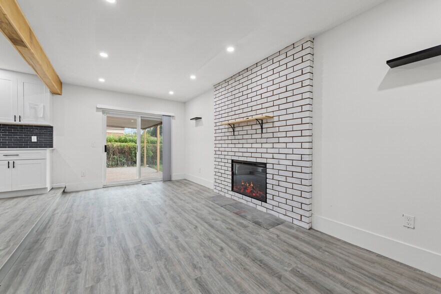 Building Photo - 32447 Hawthorne Dr