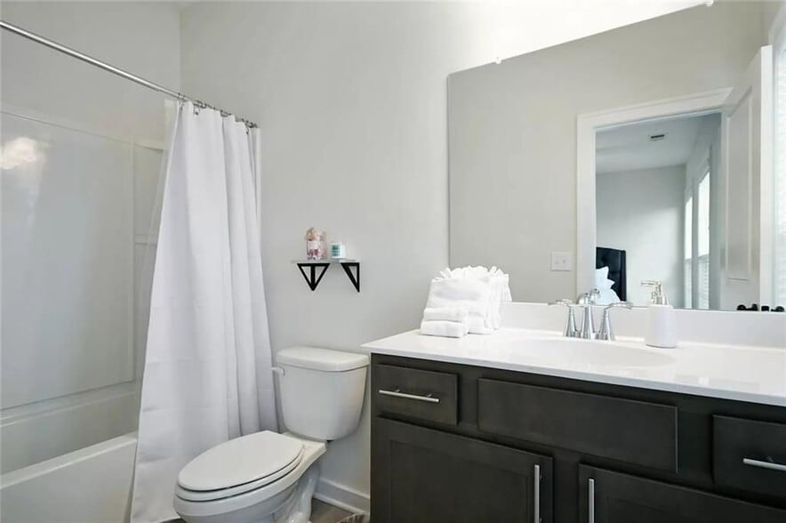 Building Photo - 2048 Holtz Ln