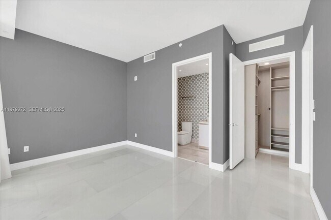 Building Photo - 16901 Collins Ave