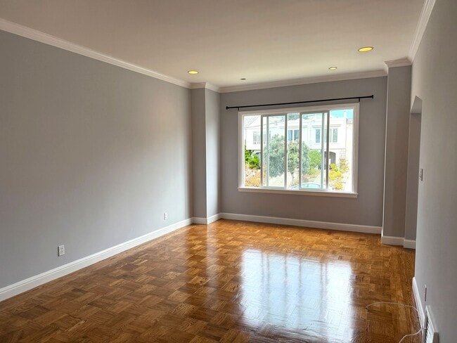 Building Photo - UPDATED BRIGHT 1500/ft 3BR/2BR+Bonus+1GR H...