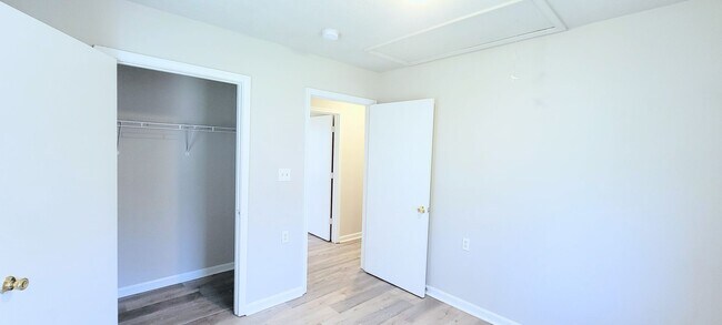 Building Photo - Charming 4BR Home with Modern Upgrades & Spacious Yard