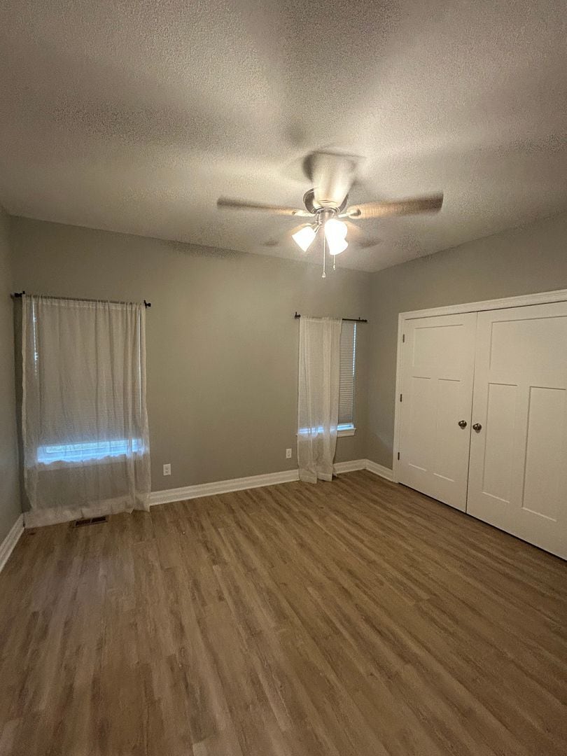 Building Photo - 1124 Sontag Ct