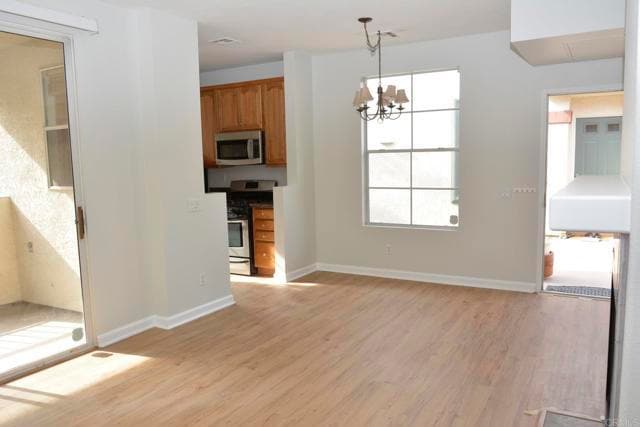 Building Photo - 10880 Sabre Hill Dr