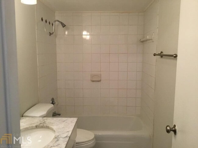 Building Photo - 3121 Colonial Way