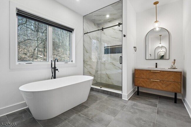 Building Photo - 301 Kingsland Rd