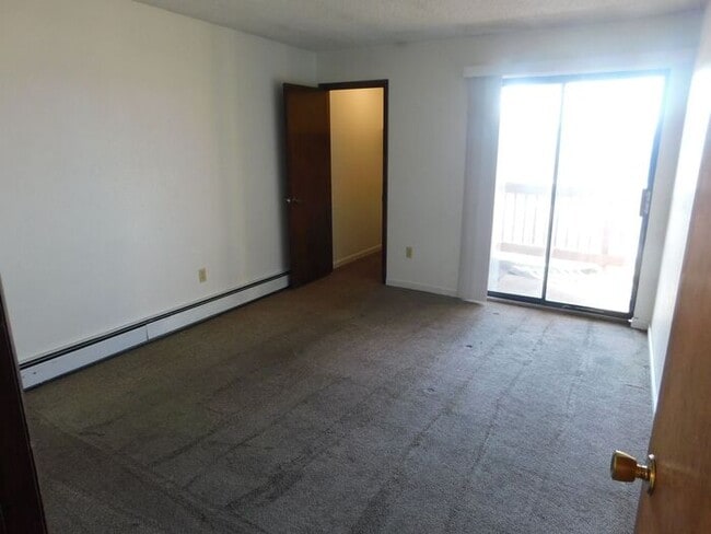 Building Photo - Cozy 2 Bedroom with Private Balcony