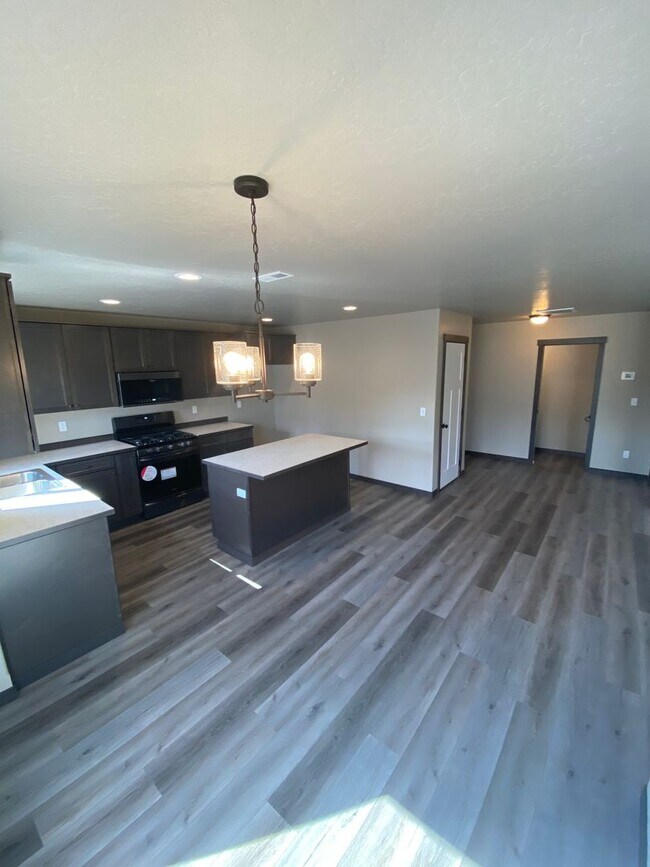 Building Photo - New home on 8th Avenue in Spirit Lake