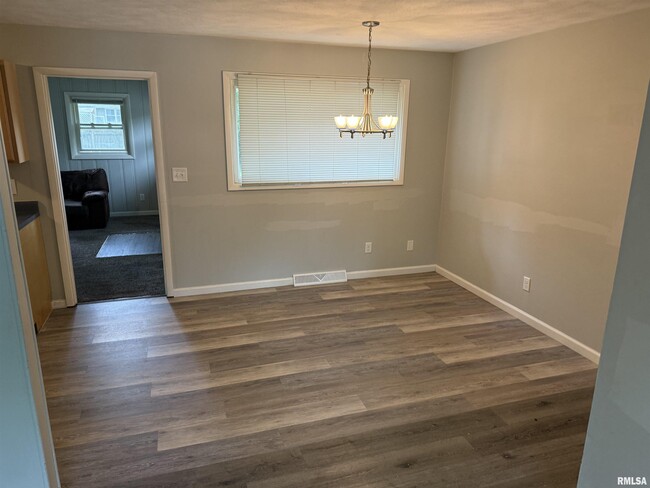 Building Photo - 2624 N Renwood Ave