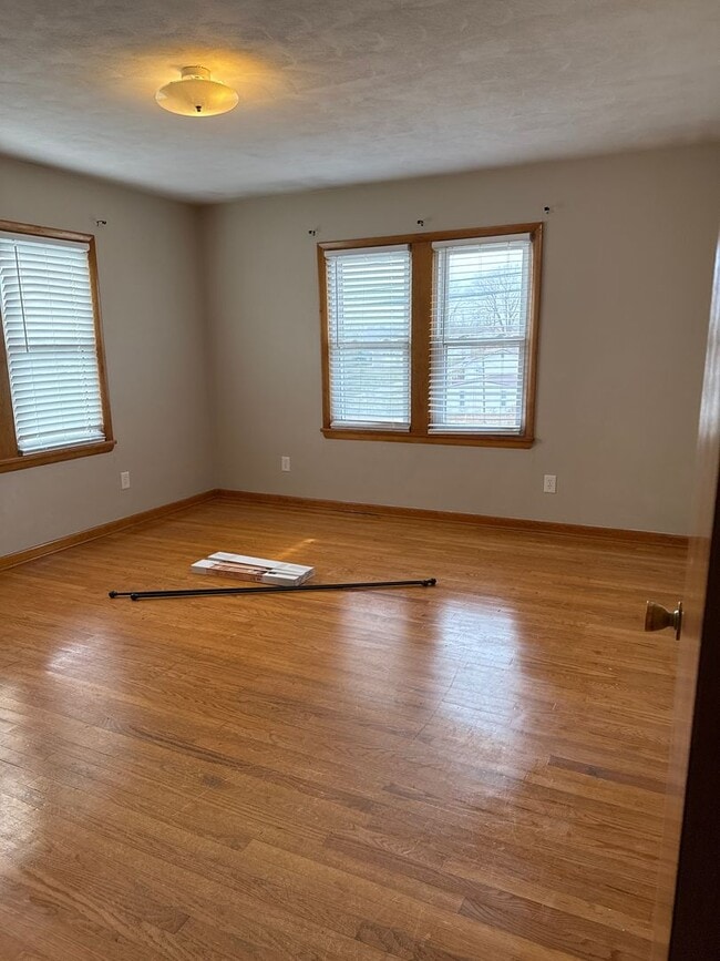 Building Photo - Charming 3 bedroom