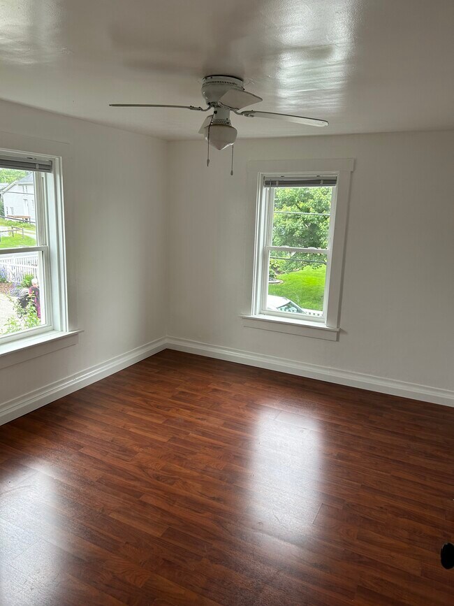 Building Photo - 20 Hedgewood Dr