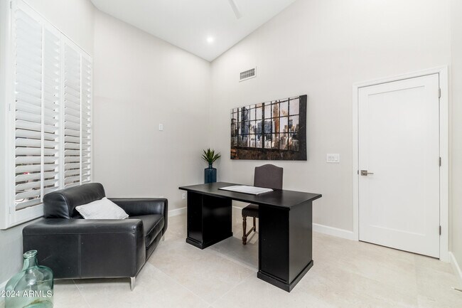 Building Photo - 6768 E Evans Dr