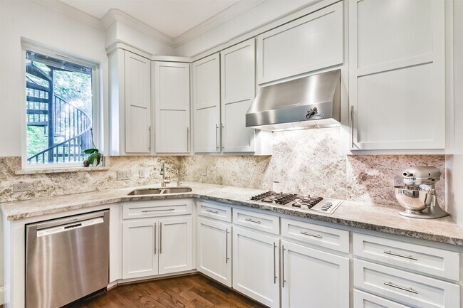 Building Photo - 4736 Post Oak Timber Dr