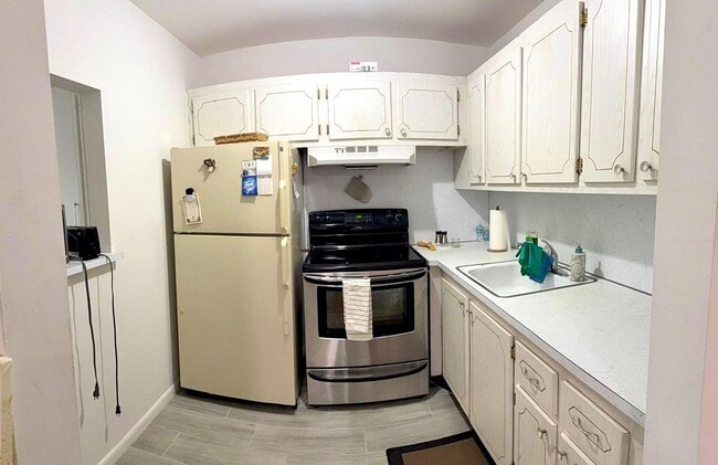 Building Photo - 63 Windsor C