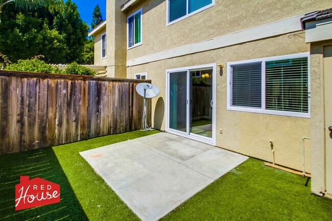 Building Photo - 3607 Caminito Carmel Landing