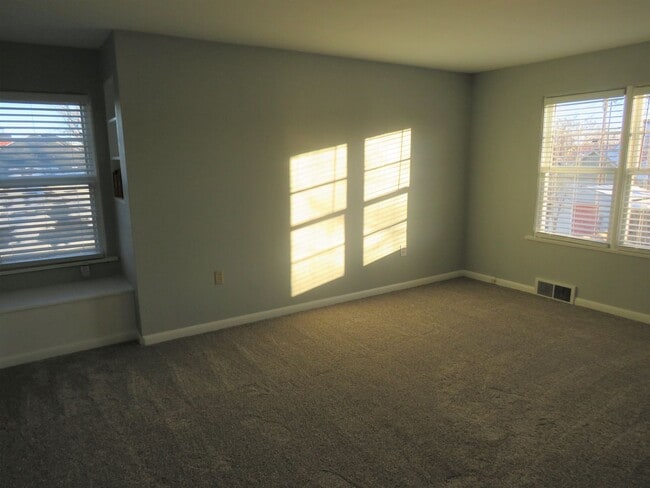 Building Photo - 5 Bedroom, 3 Bathroom House Near Pioneer P...