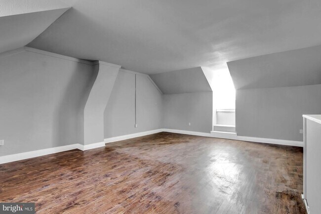 Building Photo - Coming Soon - Spacious 3 Bedroom 1.5 Bath ...
