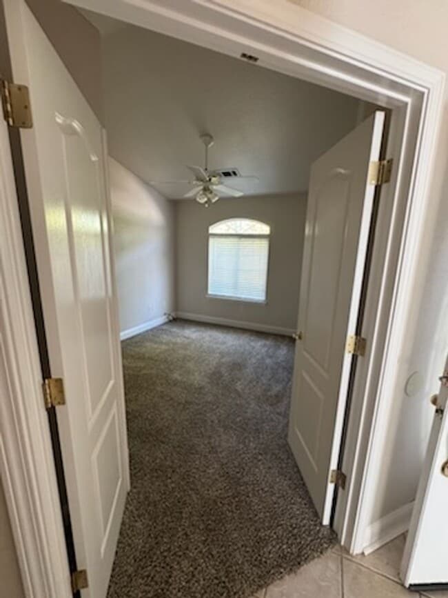 Building Photo - 3 Bedroom Home in Beautiful Lake California!