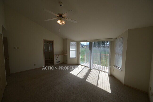 Building Photo - 3 bed 2 bath in a country setting