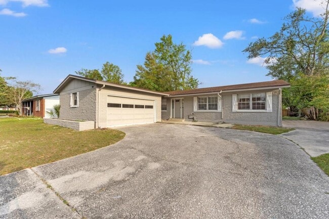 Primary Photo - 7739 Pinnacle Dr