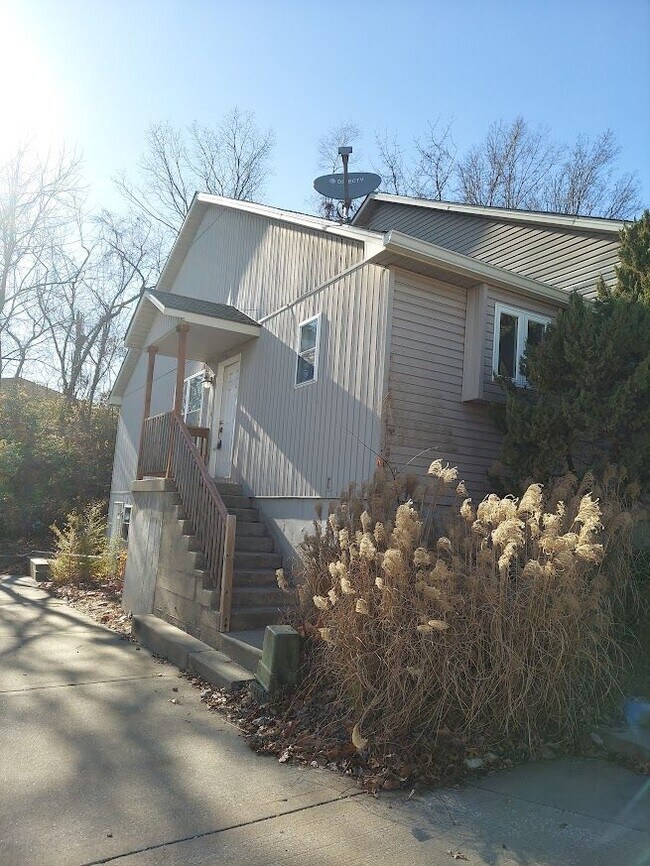Building Photo - GLENDALE TOWNHOMES