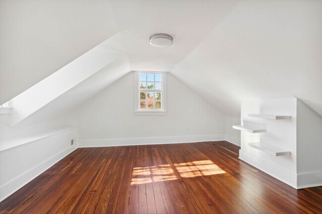 Building Photo - 89 Alexander St