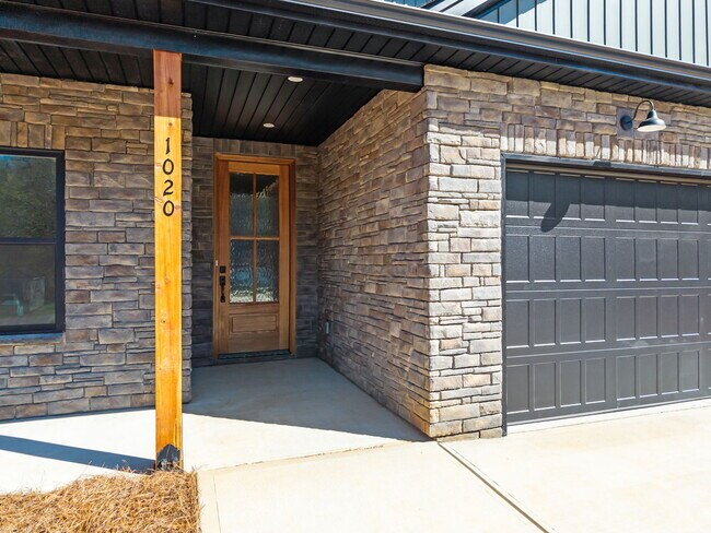 Building Photo - 1020 Gibson Rd