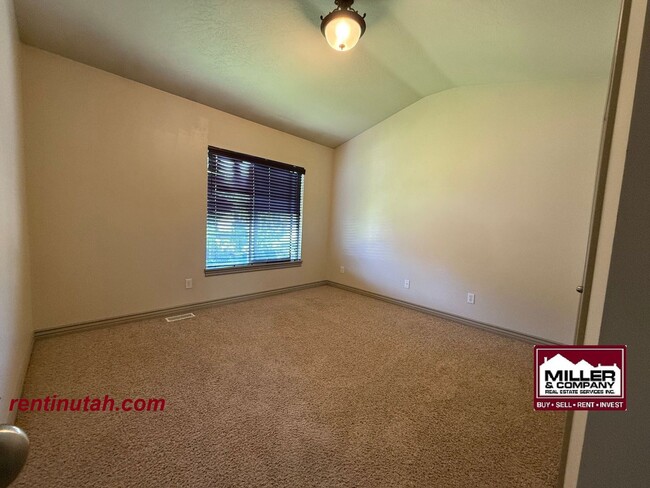 Building Photo - Beautiful townhouse for rent at Cottages o...