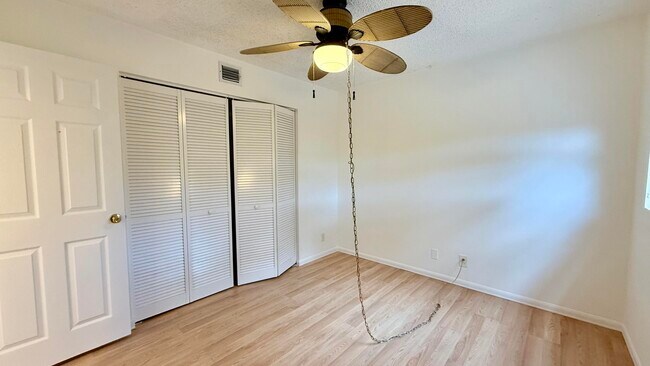 Building Photo - 9243 Green Meadows Way