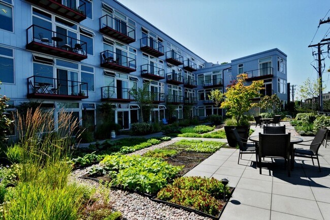 Building Photo - Metropolitan Living at its best!