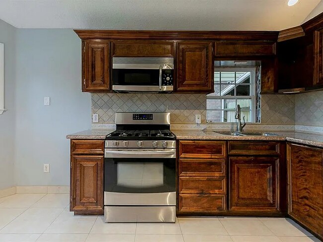 Building Photo - 2103 Whirlaway Dr