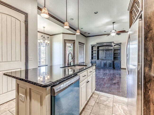 Building Photo - Luxury Rental Home in Edmond Schools + Com...