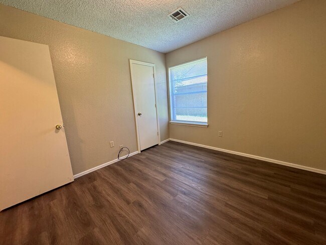 Building Photo - 125th East Ave. Duplex