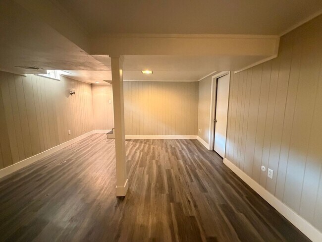 Building Photo - 5729 Ridgebrook Ave SE
