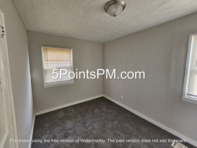 Building Photo - 4332 E 143rd St