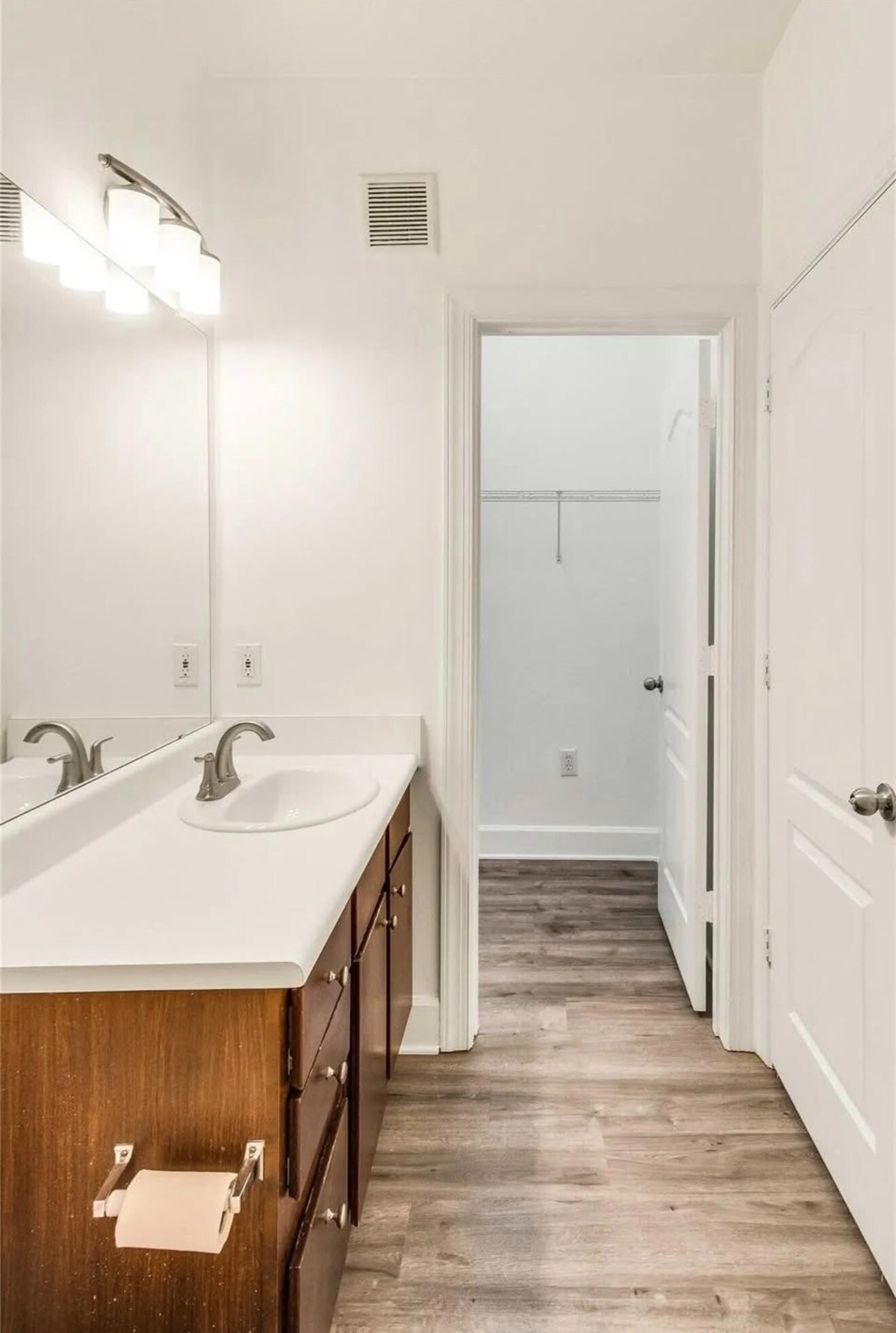 Building Photo - Room in Condo on Crossing Pl