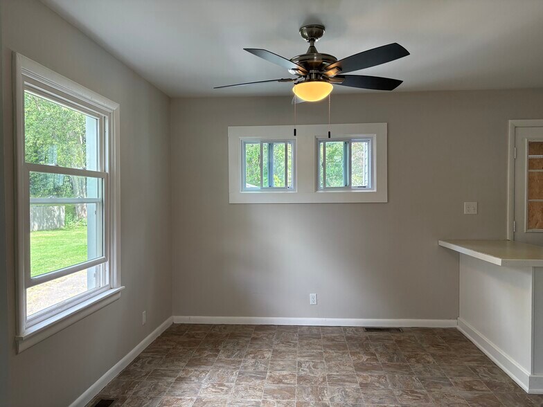 Building Photo - 332 W High St