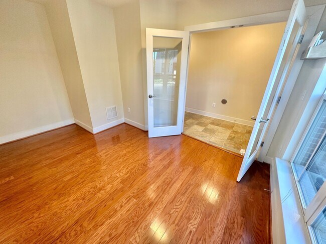 Building Photo - Amazing 3 BR/3.5 BA Townhome in Hyattsville!