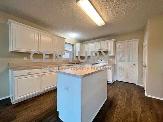 Building Photo - Charming Single-Story 3/2/2 in Crowley ISD For Rent!