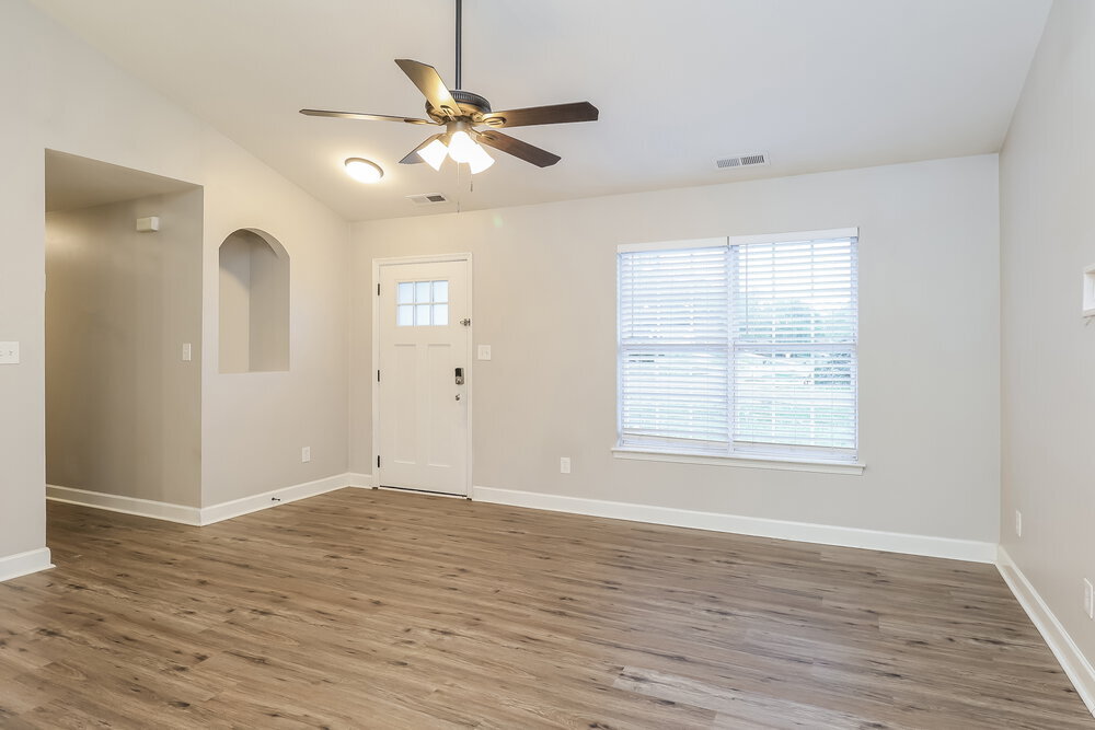 Building Photo - 518 White Oak Ln