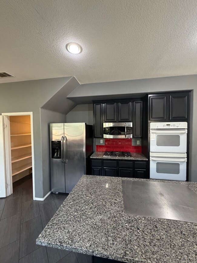 Building Photo - 885 Alsace Dr