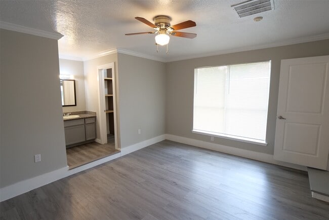 Building Photo - 15654 Boulder Oaks Dr
