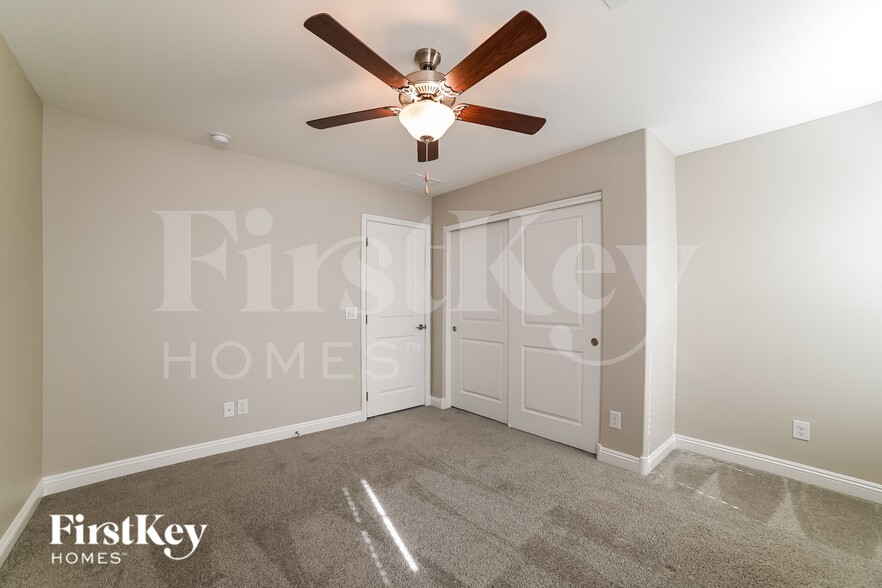 Building Photo - 263 N Sunrise